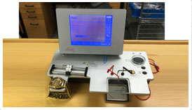 欧米茄维修师傅开始预检工作